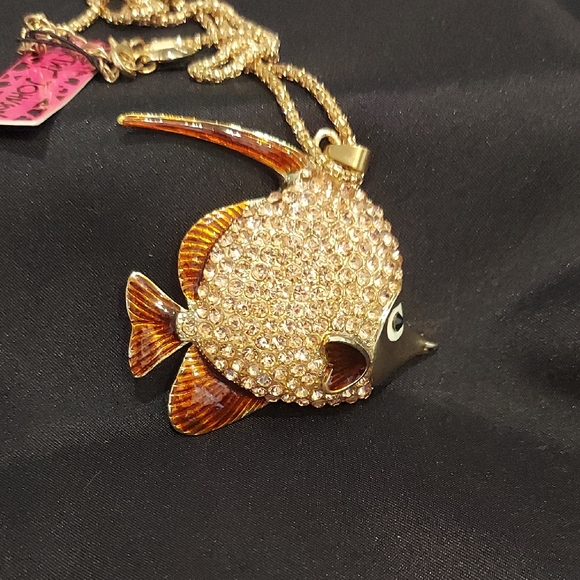 Betsey Johnson Jewelry - BETSEY JOHNSON Fish Pendant Necklace